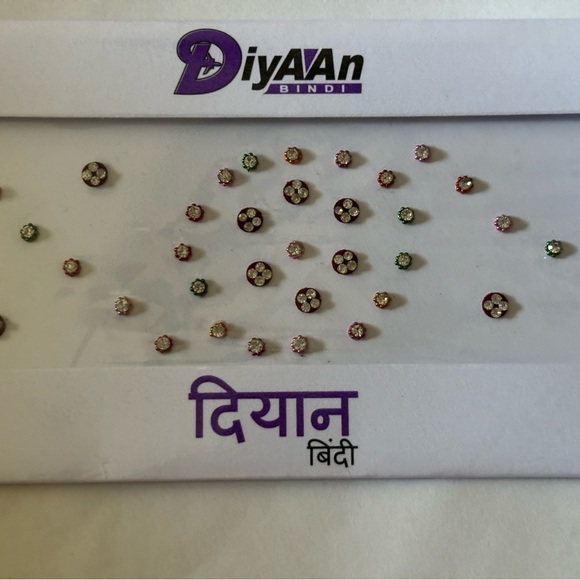 Large pack of diamond studded bindis, forehead gems - Picture 3 of 9